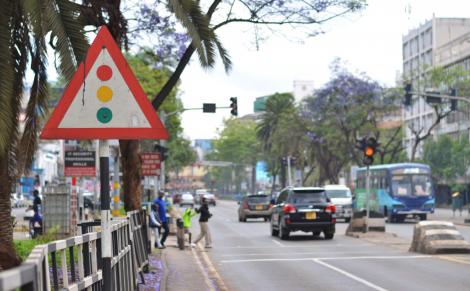 Cars pictured at a traffic light along Kenyatta Avenue in Nairobi